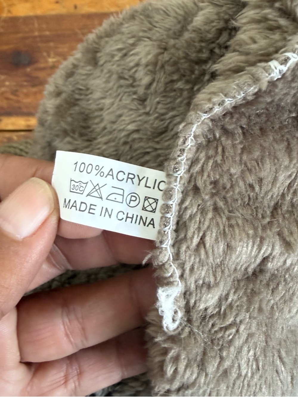 The North Face Cable Knit Beanie Faux Fur Pom Fleece Lined Winter Hat NWT - Picture 6 of 6